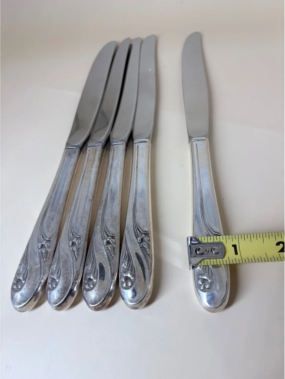 Holmes & Edwards 1937 Floral Silverplate Dinner Knives Set of 5 Stainless